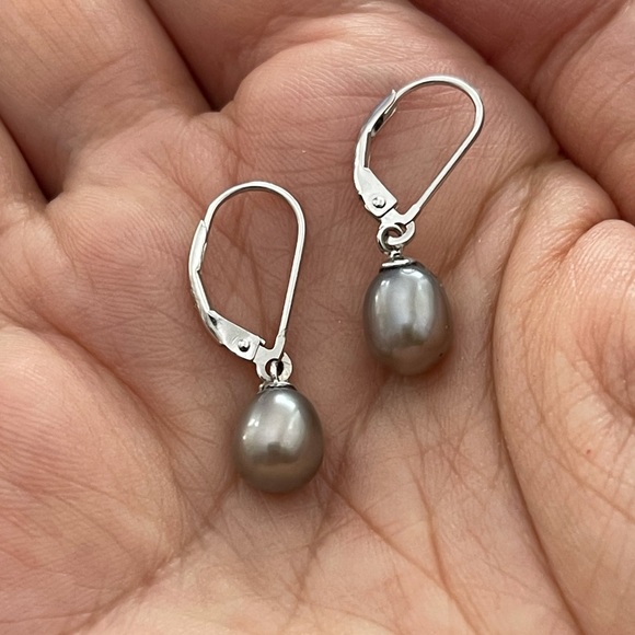 Silver grey freshwater pearl 925 silver earrings - Picture 5 of 5